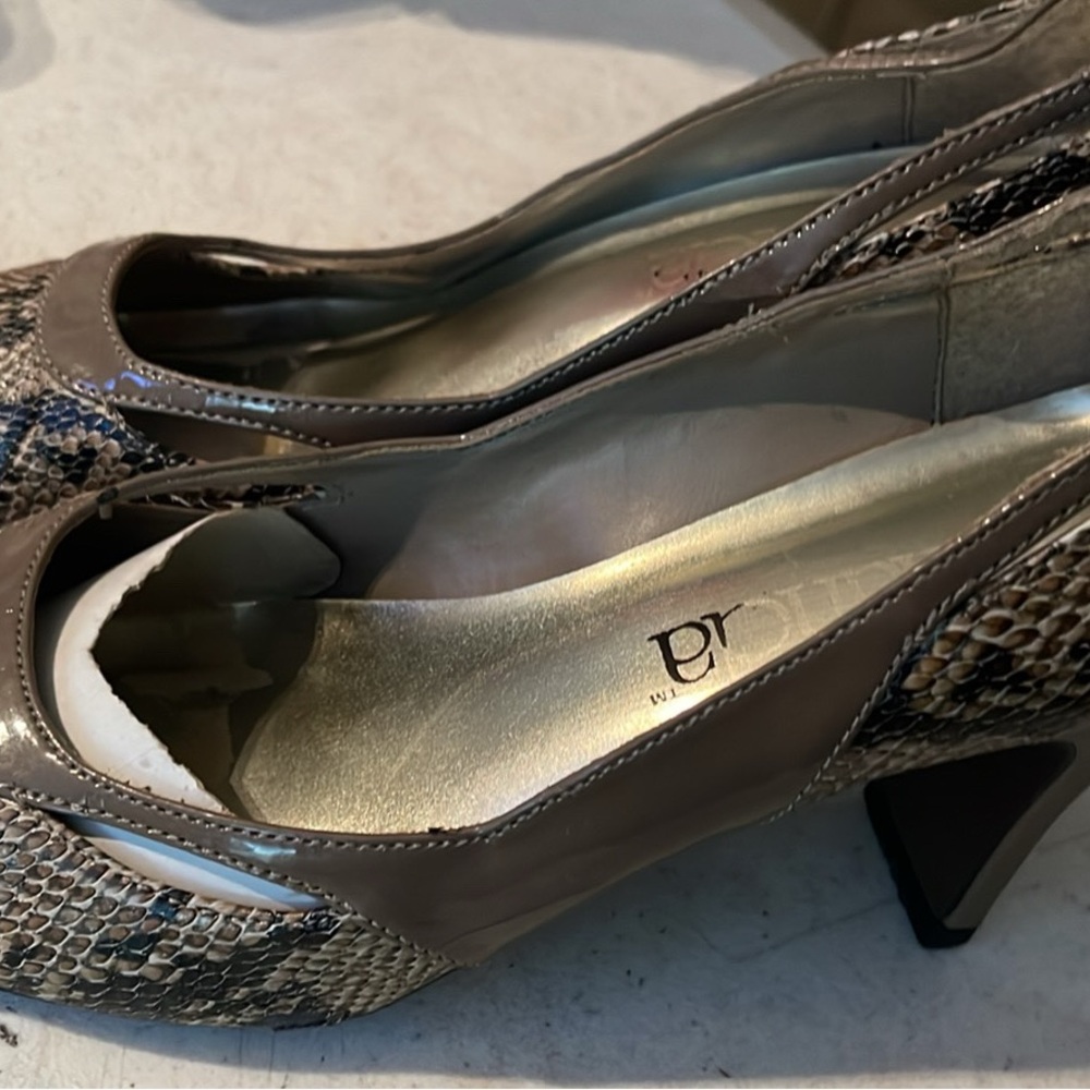 Snakeskin Pattern Heels With Gold Interior - image 2